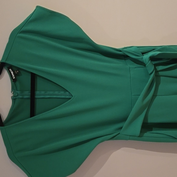 Express Vibrant Green Belted Jumpsuit Croppwd Length Size M - Picture 3 of 6